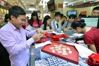 Giá vàng hôm nay 9/5: Tiếp tục giảm sâu sau 1 tuần tồi tệ