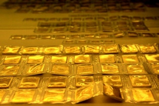 Giá vàng hôm nay 17/5: Tăng liên tiếp khi USD suy yếu