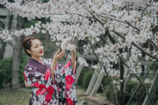 Bảo Anh mặc kimono dạo phố Nhật