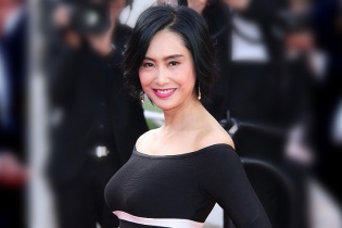 Mỹ nhân "Anh hùng xạ điêu" khoe dáng trên thảm đỏ Cannes