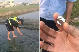 Hành khách làm rơi nhẫn kim cương trị giá 1 tỷ đồng vào bồn cầu trên máy bay