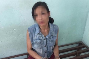 Một phụ nữ lợi dụng tai nạn giao thông cướp điện thoại bỏ chạy