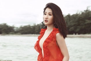 Á hậu Biển Bảo Như khoe ngực đầy sexy