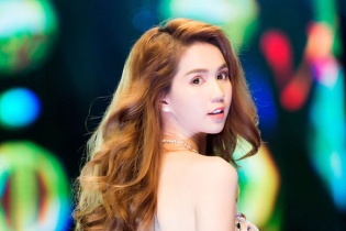 Ngọc Trinh làm vedette, diễn nội y cùng dàn mẫu Việt, mẫu Tây