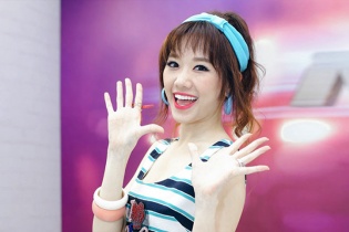 Hari Won trẻ trung, thon thả hơn nhờ giảm cả chục kg