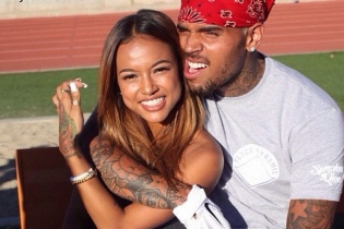 Chris Brown bị cấm đến gần bạn gái cũ gốc Việt trong 5 năm