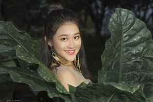 Mẫu nhí 13 tuổi Phạm Hải Dương: Dáng thướt tha và nụ cười tỏa nắng