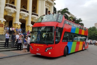 Buýt City tour 2 tầng đầu tiên có gì đặc biệt?