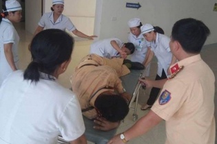 Bộ Công an lên tiếng vụ cảnh sát giao thông bị tài xế hất văng ở Hà Tĩnh