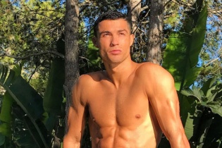 Hé lộ mức giá ngất ngưởng của một post trên trang cá nhân C. Ronaldo