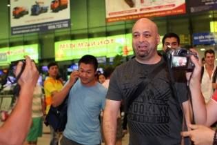 Cao thủ Pierre Flores đến TPHCM, chờ đấu võ sư Huỳnh Tuấn Kiệt