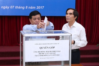 Bộ Kế hoạch và Đầu tư ủng hộ đồng bào bị thiệt hại do mưa lũ tại 2 tỉnh Sơn La và Yên Bái