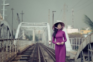 Thiếu nữ Phú Yên dịu dàng với tà áo dài tím mộng mơ