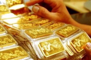 Giá vàng hôm nay 25/8: USD chao đảo, vàng biến động mạnh