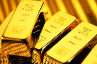 Giá vàng hôm nay 30/8: USD thấp kỷ lục, vàng tăng không ngừng