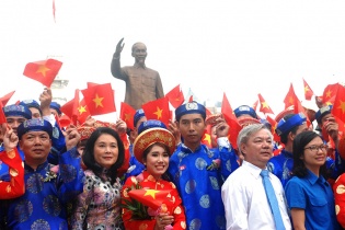 100 đôi uyên ương tổ chức cưới tập thể ngày Quốc khánh