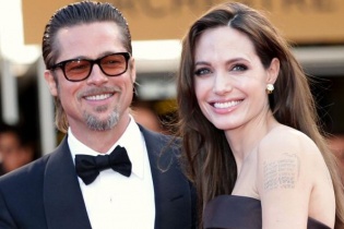 Vợ chồng Brad Pitt gặp lại trong nước mắt, Jolie thổ lộ "không muốn đơn độc"