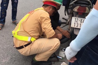 Hàng trăm xe máy dính đinh trên cao tốc Hà Nội - Bắc Giang