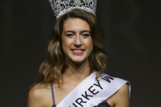 Hoa hậu Thổ Nhĩ Kỳ bị truất vương miện sau vài giờ đăng quang 