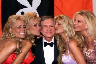 Người tình cũ và các người mẫu tiếc thương ông chủ "Playboy"