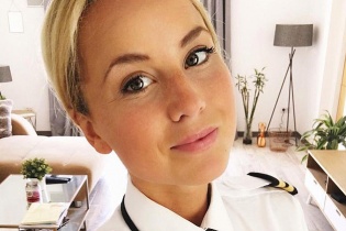 Nữ phi công xinh đẹp gây sốt trên mạng xã hội