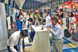 Mời công an điều tra lộ thông tin khách đi máy bay