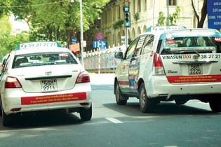 Vì sao taxi truyền thống “bôi xấu” Uber, Grab?