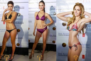 Hà Thu đọ dáng bikini với các hoa hậu quốc tế