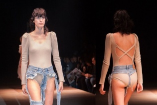 Quần jeans hở hết vòng ba gây sốc ở Tokyo Fashion Week