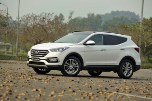 SantaFe giảm giá khủng, hàng loạt mẫu xe dè chừng