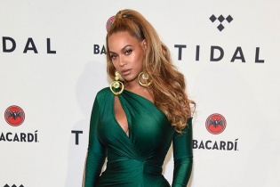 Beyonce đẹp nhất tuần với đầm khoe vòng một