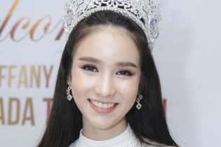 "Thiên thần chuyển giới" Thái Lan bất ngờ sang Việt Nam