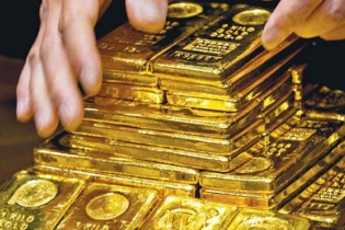 Giá vàng hôm nay 26/10: Hé lộ điều đáng sợ, vàng xuyên đáy
