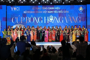 Toàn cảnh Lễ vinh danh 100 doanh nhân nữ tiêu biểu cúp Bông hồng vàng 2016