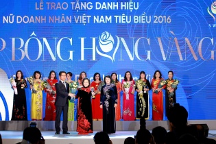 Vinh danh 100 doanh nhân nữ tiêu biểu cúp Bông hồng vàng 2016