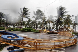 Bão số 12: Khánh Hòa 11 người chết, Đà Nẵng sập cổng chào