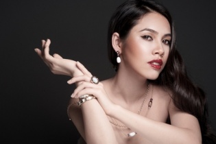 Á hậu Hoàng My phát ngôn gây "bão mạng"