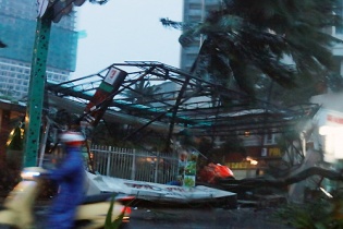 Vì sao hậu quả bão Damrey đặc biệt nghiêm trọng?