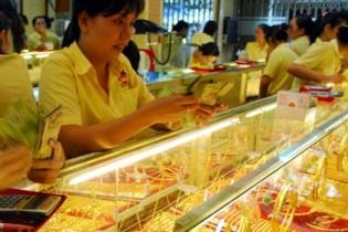 Giá vàng hôm nay 15/11: Áp lực 10 ngàn tỷ USD, dồn vàng xuống đáy