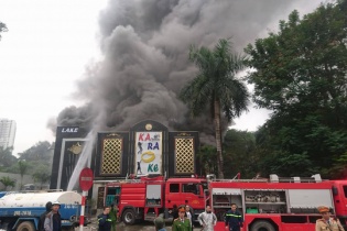Cháy lớn tại quán karaoke gần khu đô thị Linh Đàm
