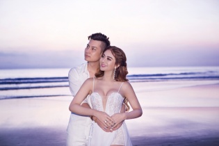 Ảnh cưới lãng mạn của Lâm Khánh Chi và ông xã kém 8 tuổi