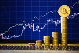Điên cuồng Bitcoin: Tăng giá liên tục áp sát mốc 10.000 USD