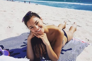 Nhan sắc đời thường xinh đẹp của tân Hoa hậu Hoàn vũ 2017