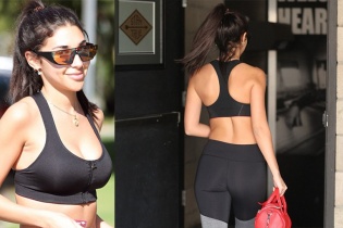 Tình cũ Justin Bieber cực gợi cảm với đồ thể thao