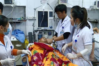 Sập lan can trường tiểu học, 13 HS nhập viện cấp cứu