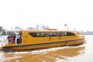 Buýt đường sông TP.HCM, đi 1 giờ chờ 3 tiếng