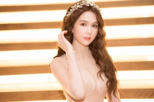 Ngọc Trinh khoe ngực đầy táo bạo bên dàn người đẹp trên thảm đỏ