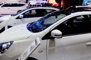 Điều chưa từng có: Ô tô giảm 390 triệu, vô địch 2017