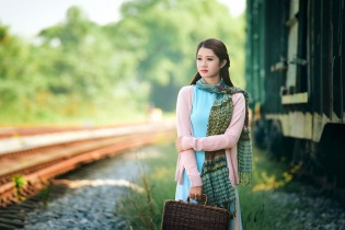 Cô giáo 9x đẹp mơ màng trong bộ ảnh Về quê ăn tết
