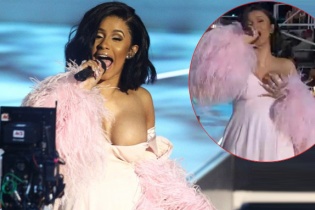 Những pha hớ hênh ngượng mặt của sao Hollywood năm 2017